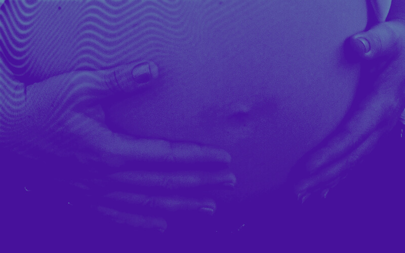 Imagem de mulher com barriga indicando gravidez