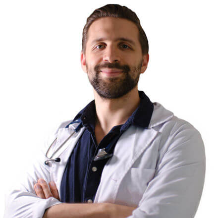 Foto de Médico Masculino Vestido com Bata e Estétoscópio