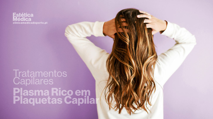 Uma mulher com cabelos compridos destaca-se contra um fundo roxo vibrante, exalando elegância e confiança