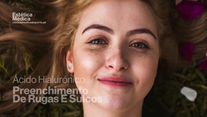 Rosto de mulher jovem, olhos expressivos e cabelos soltos, Mulher jovem, rosto belo, beleza