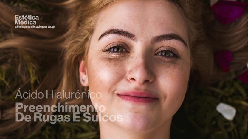 Rosto de mulher jovem, olhos expressivos e cabelos soltos, Mulher jovem, rosto belo, beleza