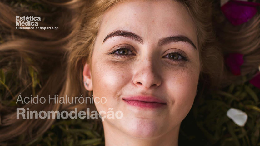 Rosto de mulher jovem, olhos expressivos e cabelos soltos, Mulher jovem, rosto belo, beleza