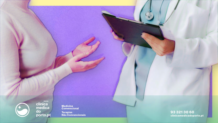 imagem de uma pessoa em frente a um (uma) médico /a - alusivo a precrição médica bioidentica